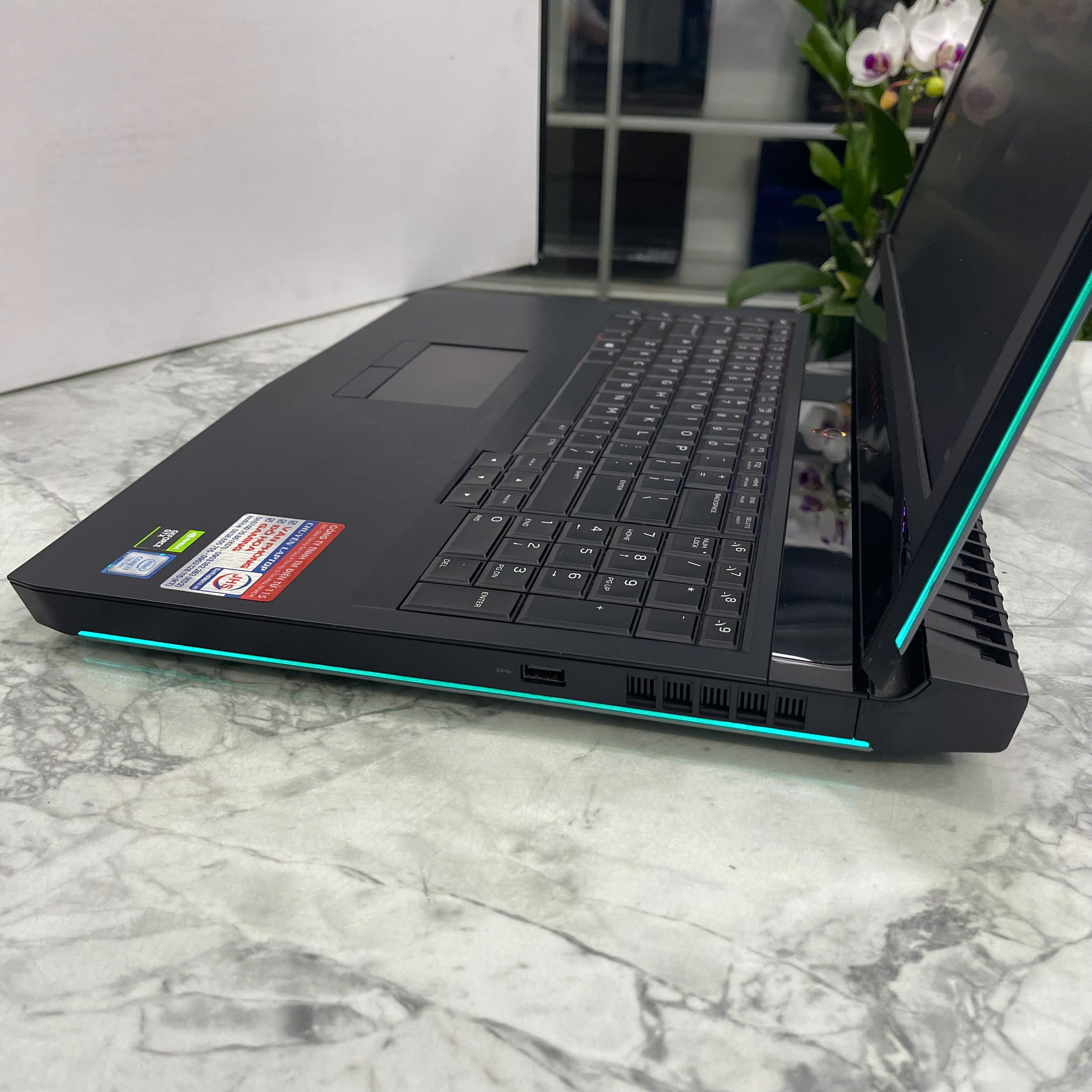 Dell Alienware 17 R4 Core I7-7700HQ RAM 16GB SSD 512GB GTX 1060 6GB MÀN HÌNH : 17.3″ FHD IPS