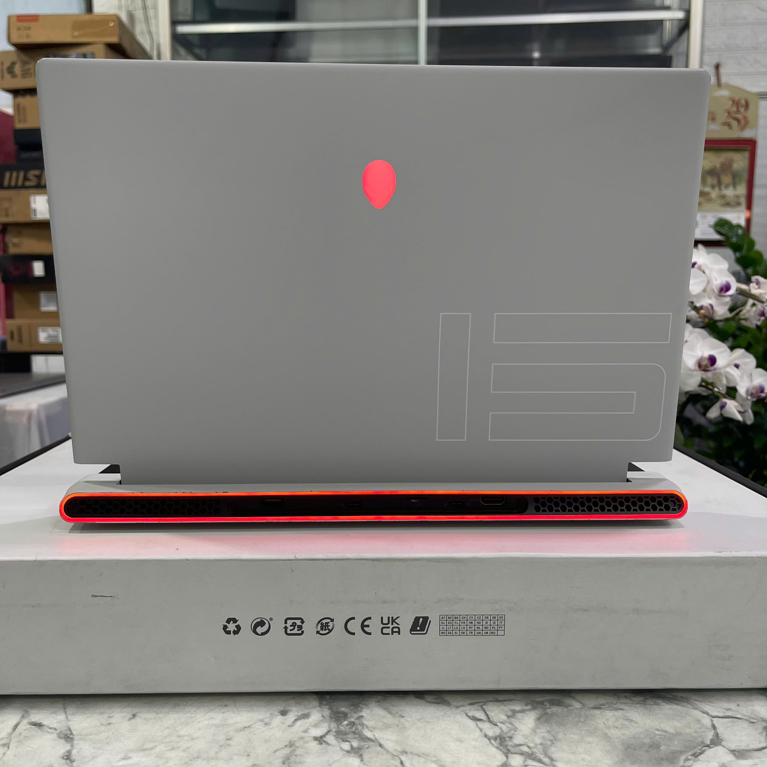 Dell Alienware X15 R1 Máy LikeNew Core I7-11800H RAM 16GB SSD 512GB RTX 3070 8GB Màn Hình : 15.6 Inch FHD 360Hz 