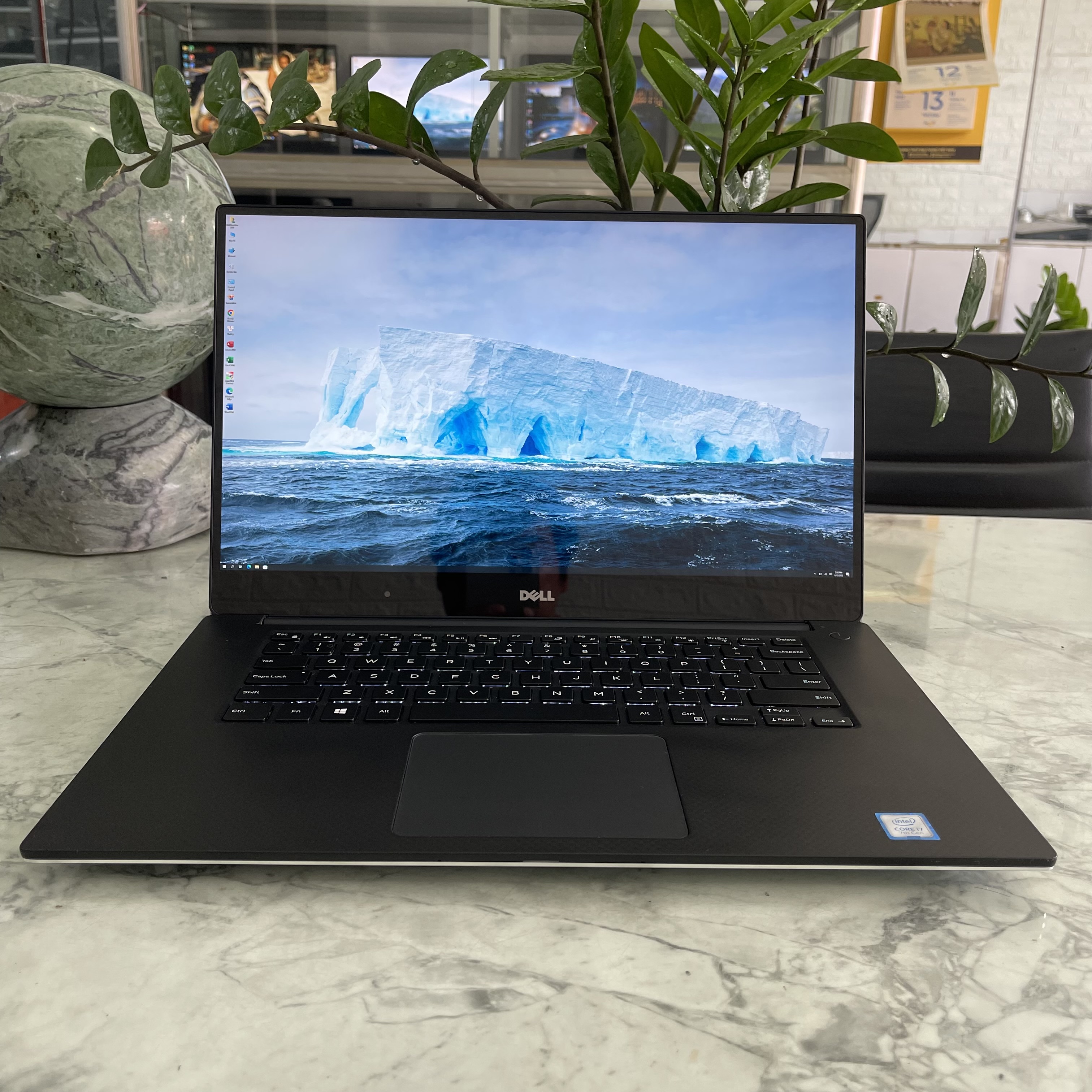 Dell Precision 5520 Core I7-6820HQ ( CHUYÊN ĐỒ HỌA GIÁ RẺ ) Ram 32gb Ssd 1.000gb Nvidia Quadro M1200(4GB) Màn Hình 15.6''Inch Fhd IPS