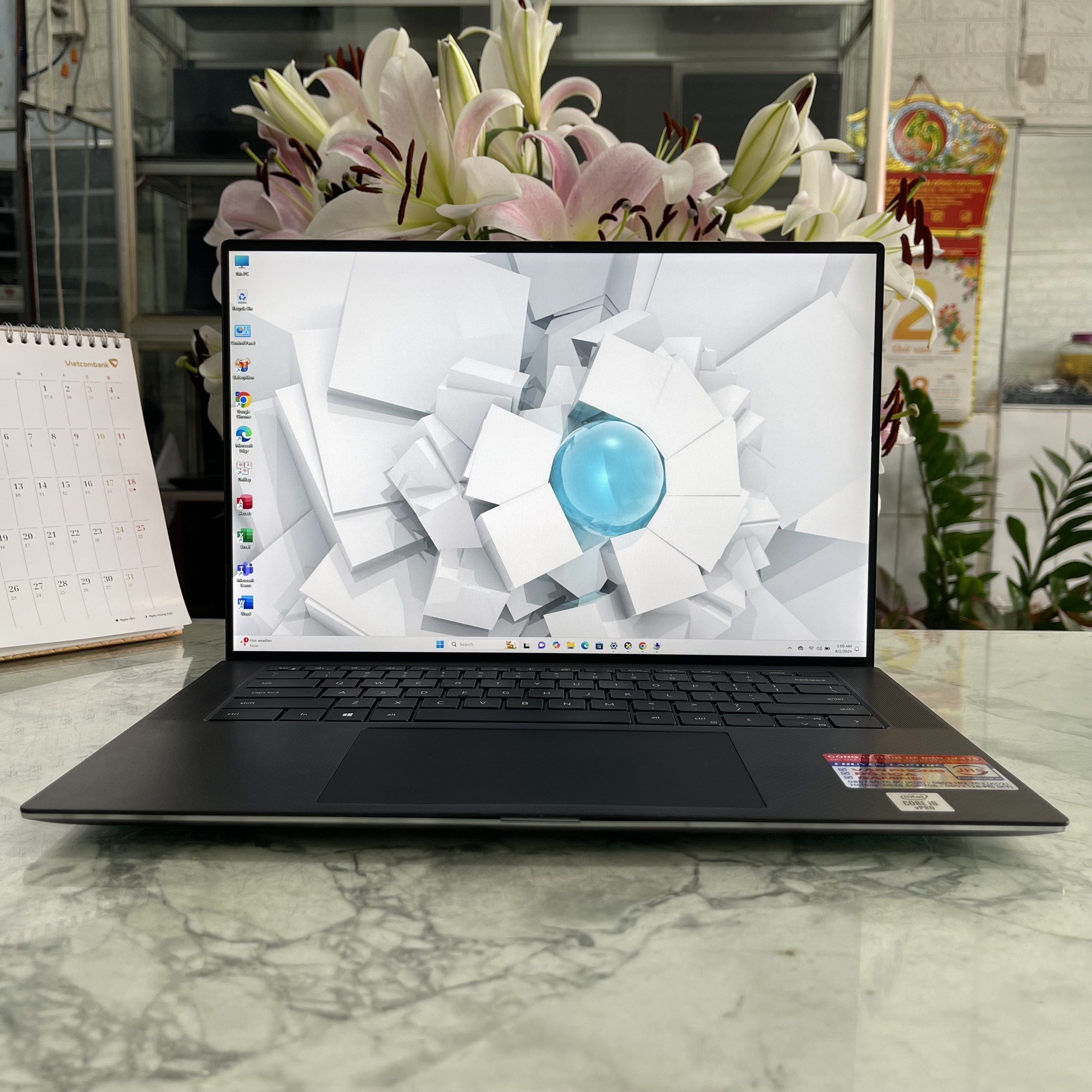 Dell Precision 5550 Core I9-10885H Nvidia Quadro T2000 4GB Màn Hình : 15.6 Inch Full HD+ IPS  100% sRGB