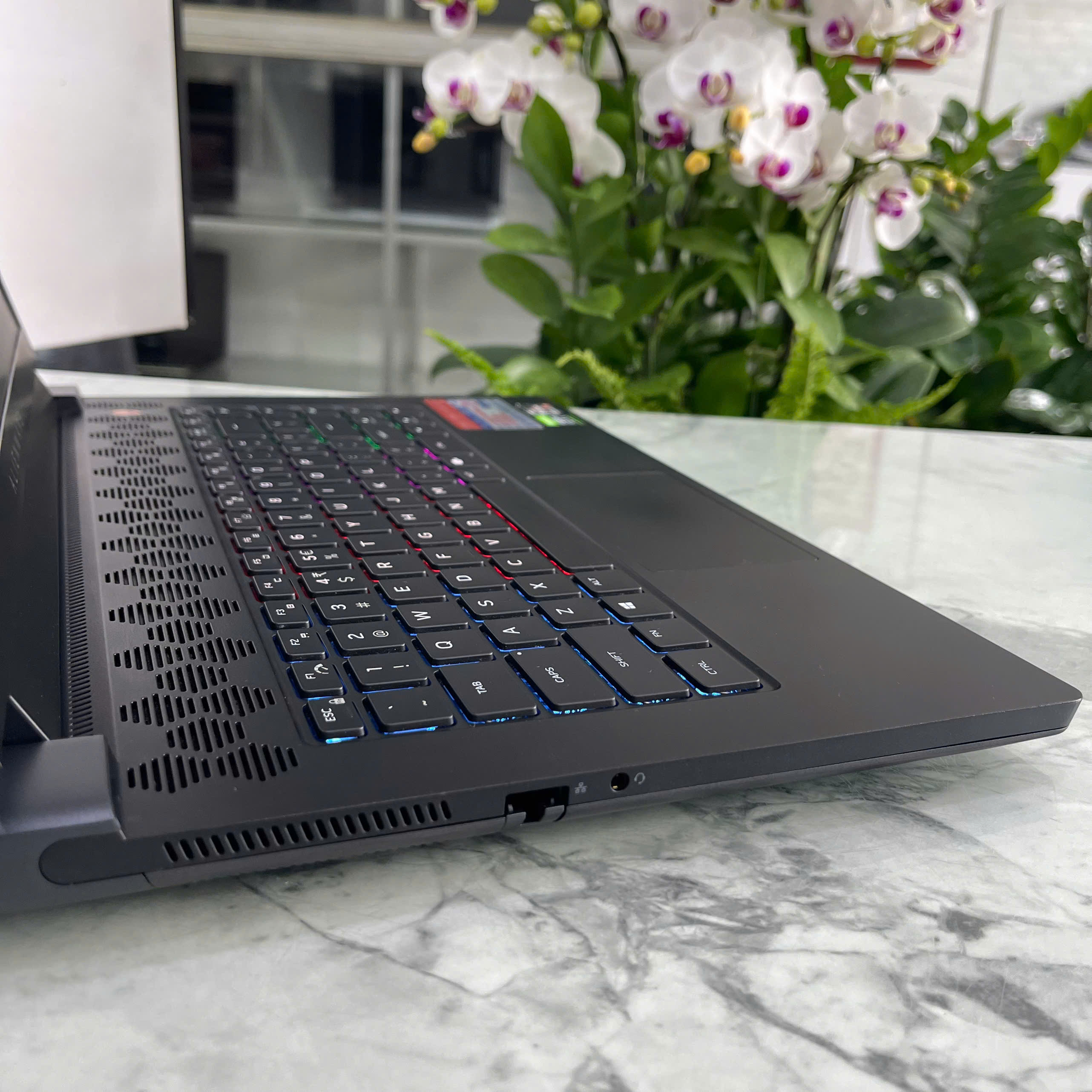 Dell Alienware M15 Ryzen Edition R5 Máy LikeNew Ryzen 7-5800H RAM 16GB SSD 512GB RTX 3060 6GB Màn Hình : 15.6 Inch FHD 165Hz 100% sRGB