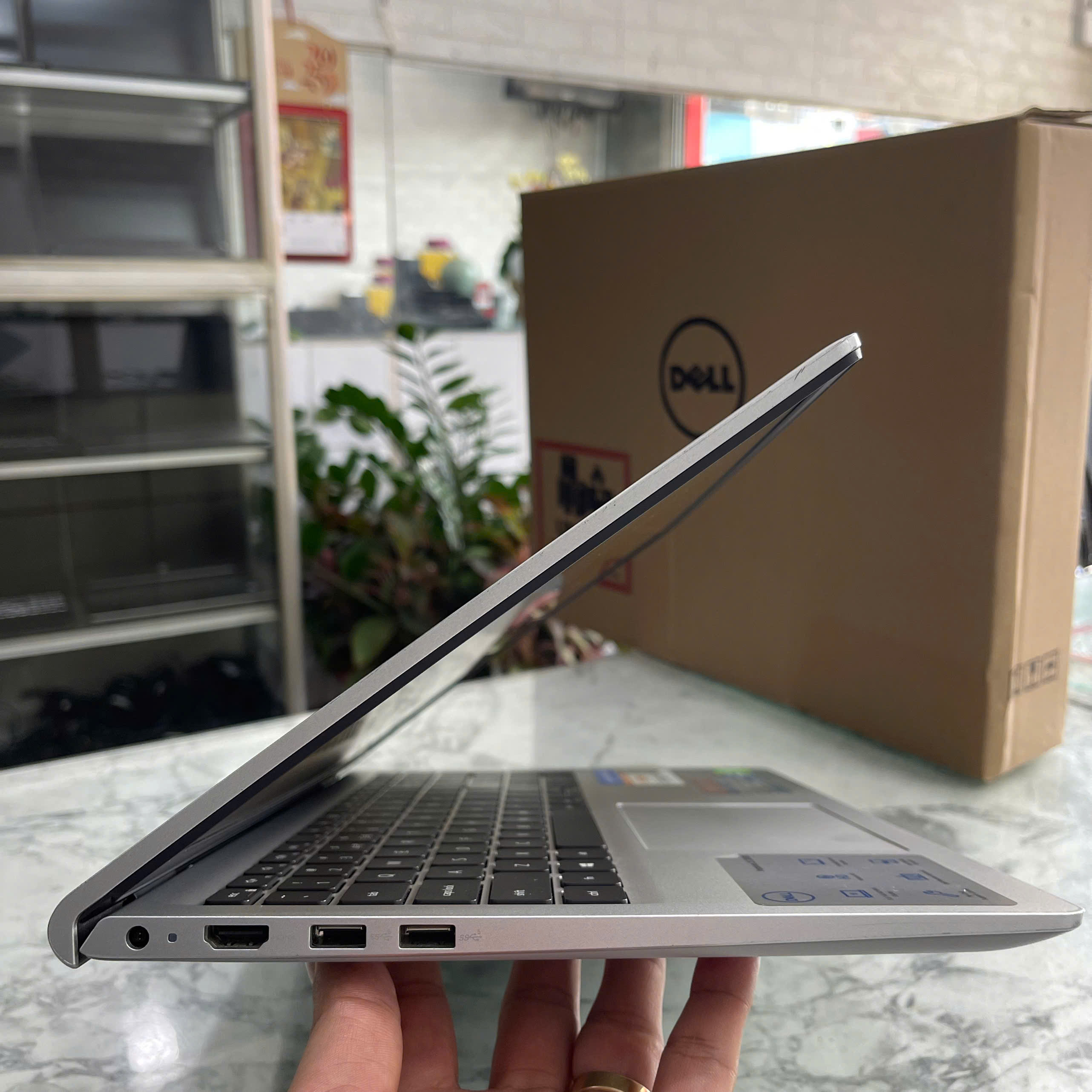 Dell Inspiron 15-3511 Core™ I7-1165G7 Ram 8gb Ssd 512gb Màn Hình : 15.6 Inch IPS NVIDIA GeForce MX350 2GB 