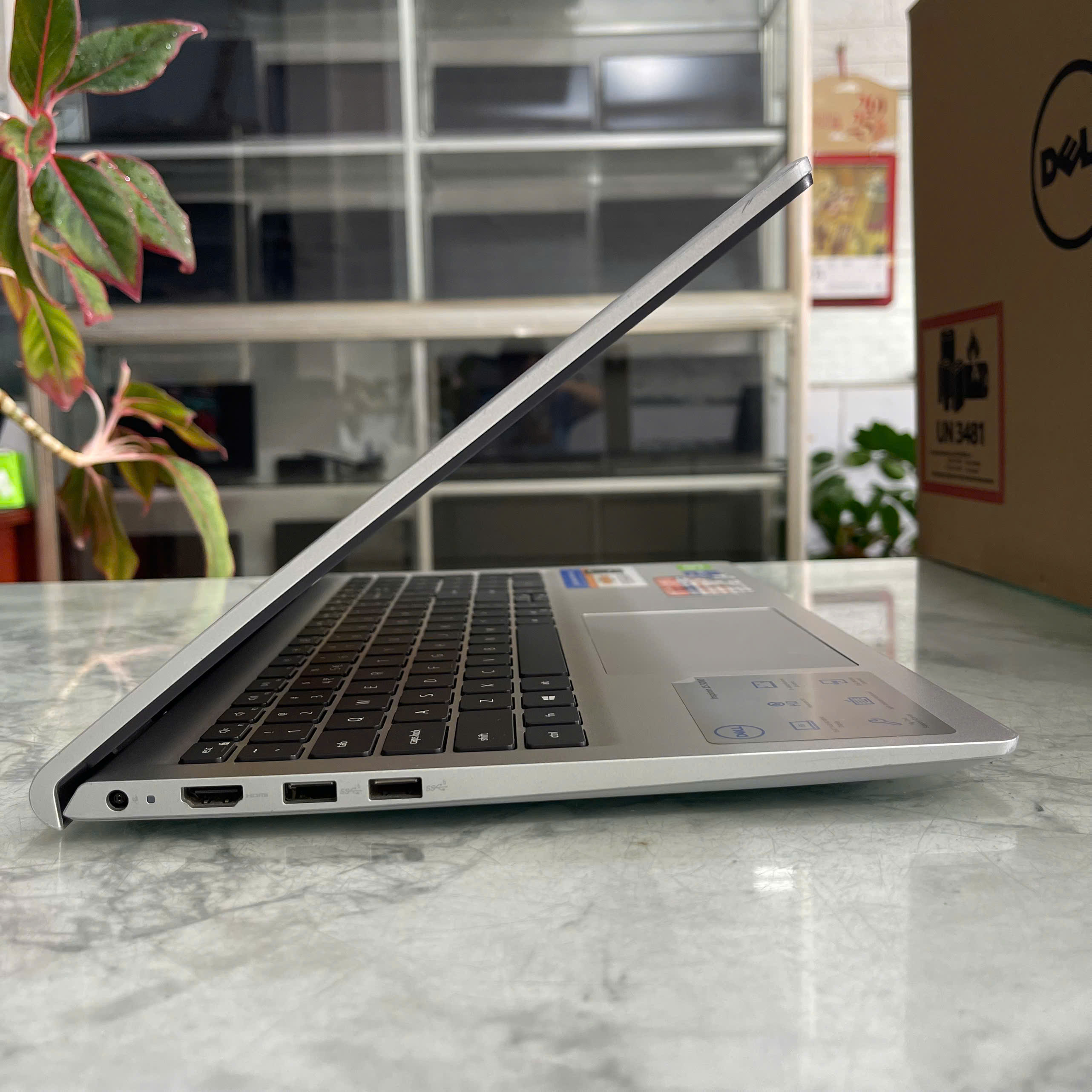 Dell Inspiron 15-3511 Core™ I7-1165G7 Ram 8gb Ssd 512gb Màn Hình : 15.6 Inch IPS NVIDIA GeForce MX350 2GB 
