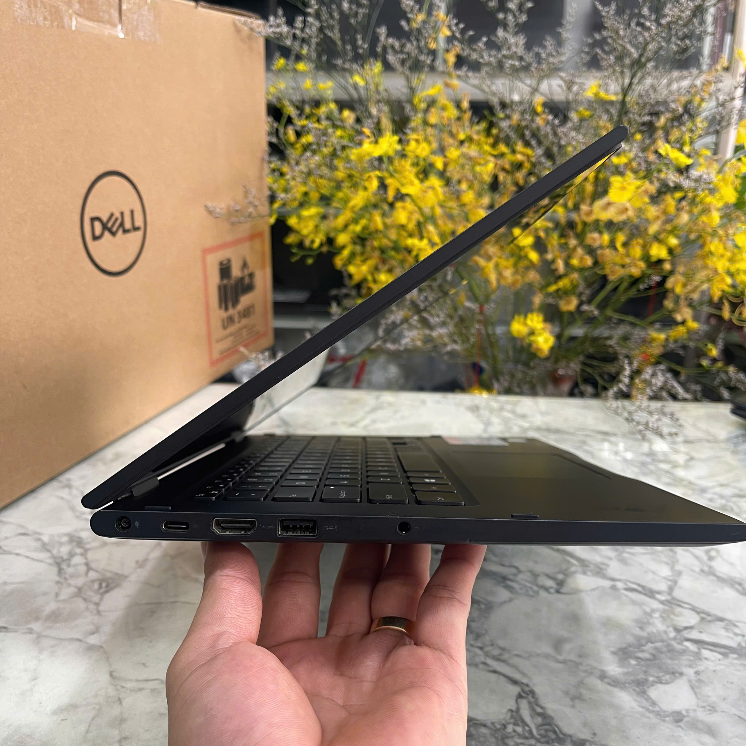 Dell Latitude 3390 2In1 Core I5-8350U Ram 8GB Ssd 256Gb Màn Hình : 13.3 Inch Fhd IPS Touch Xoay Gập 360º