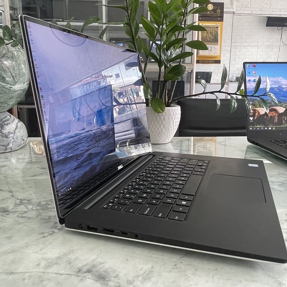 Dell Precision 5520 ( CHUYÊN ĐỒ HỌA GIÁ RẺ ) Core I7-7820HQ Ram 32Gb Ssd 512Gb Quadro M1200 4Gb Màn hình 15.6" Fhd IPS 