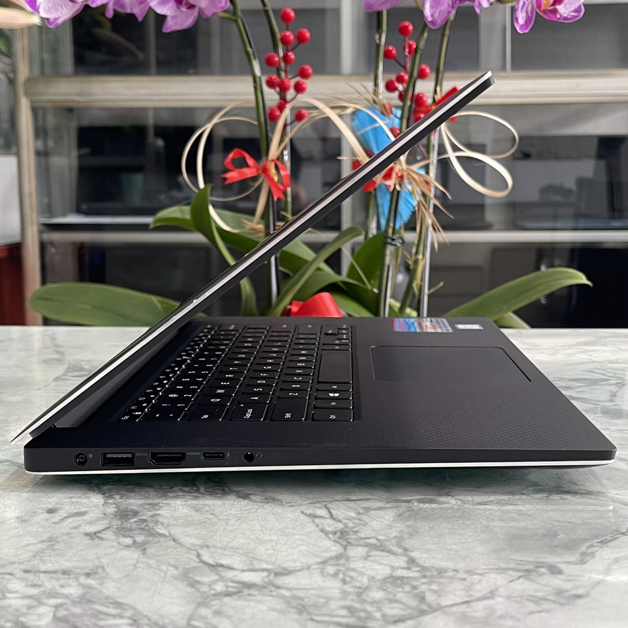 Dell Precision 5530 Xeon E-2176M Ram 16gb Ssd 512gb Card NVIDIA Quadro P1000 Màn Hình 15.6Inch Fhd IPS