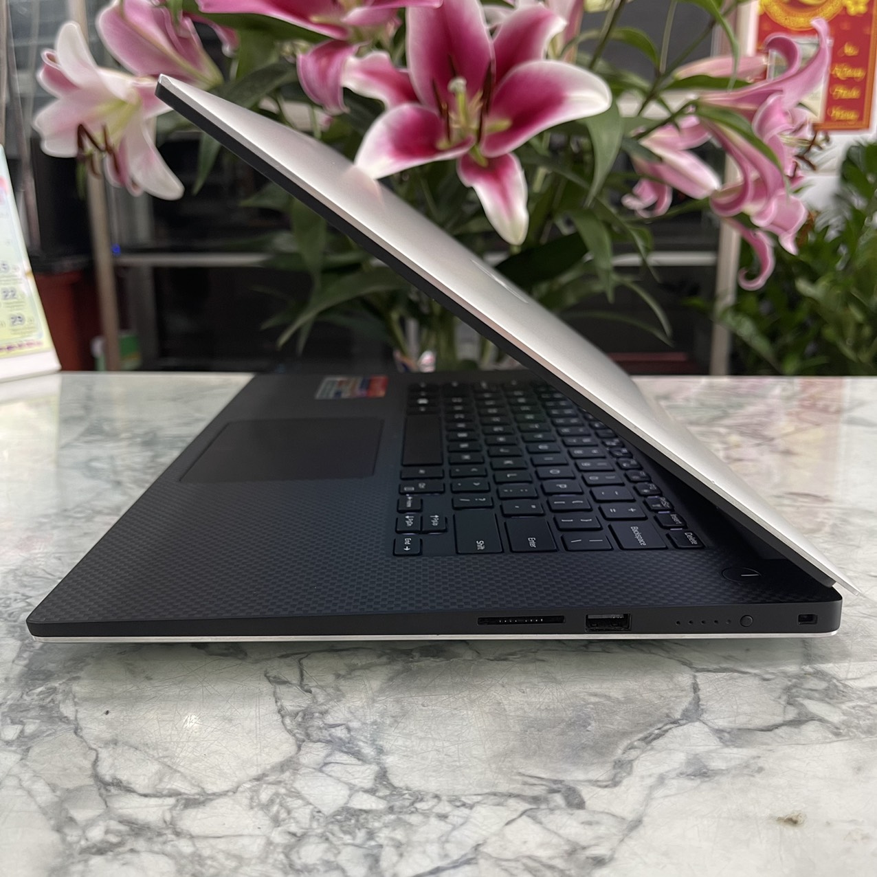 Dell Precision 5530 Xeon E-2176M Ram 32gb Ssd 512gb Nvidia Quadro P1000 4Gb Màn Hình 15.6''Inch Fhd IPS