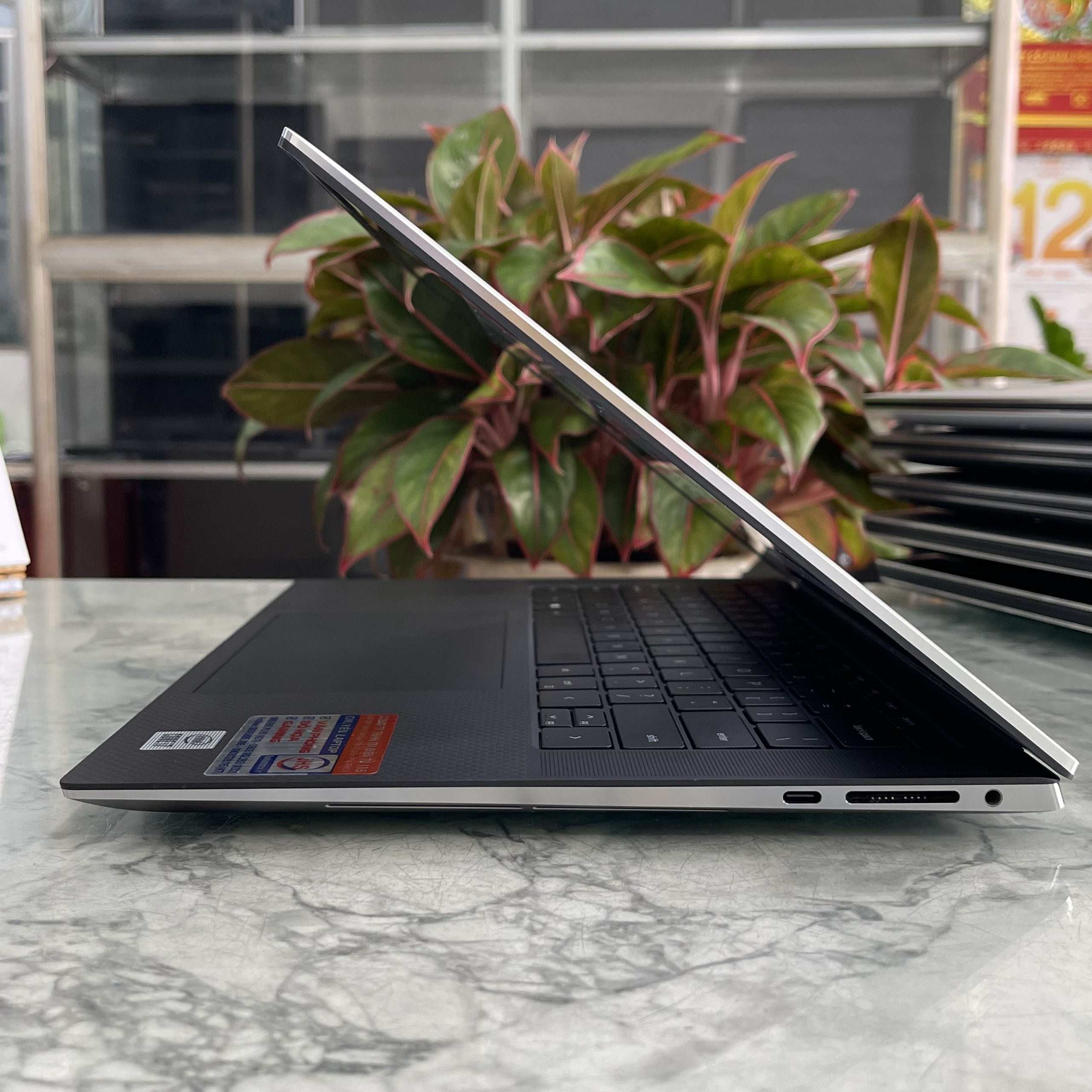 Dell Precision 5550 Core™ I7-10875H RAM 16GB  SSD 1.000Gb_VGA Quadro T2000 (4GB) Màn Hình 15.6''Inch FHD+  IPS