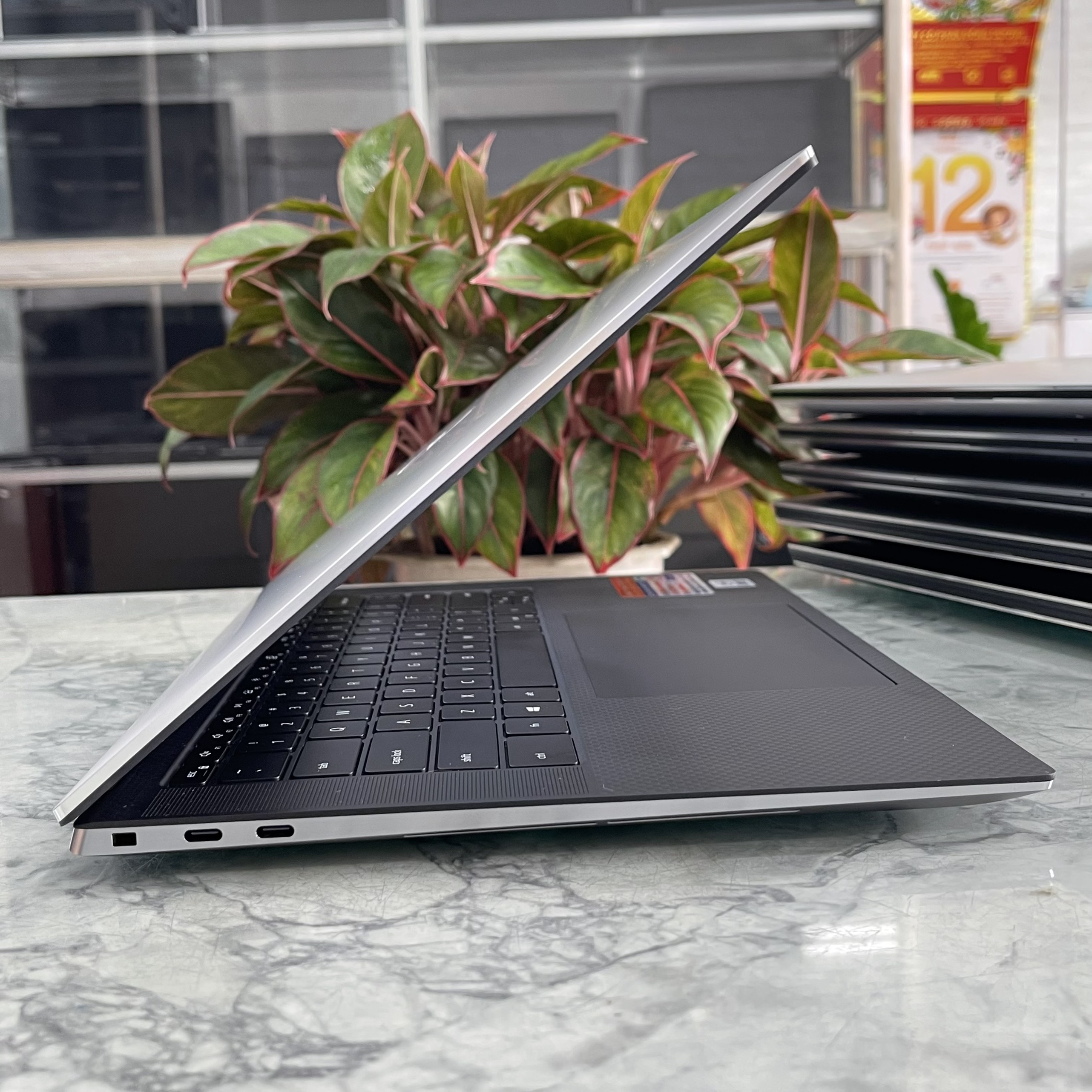 Dell Precision 5550 Core™ I7-10875H RAM 16GB  SSD 1.000Gb_VGA Quadro T2000 (4GB) Màn Hình 15.6''Inch FHD+  IPS