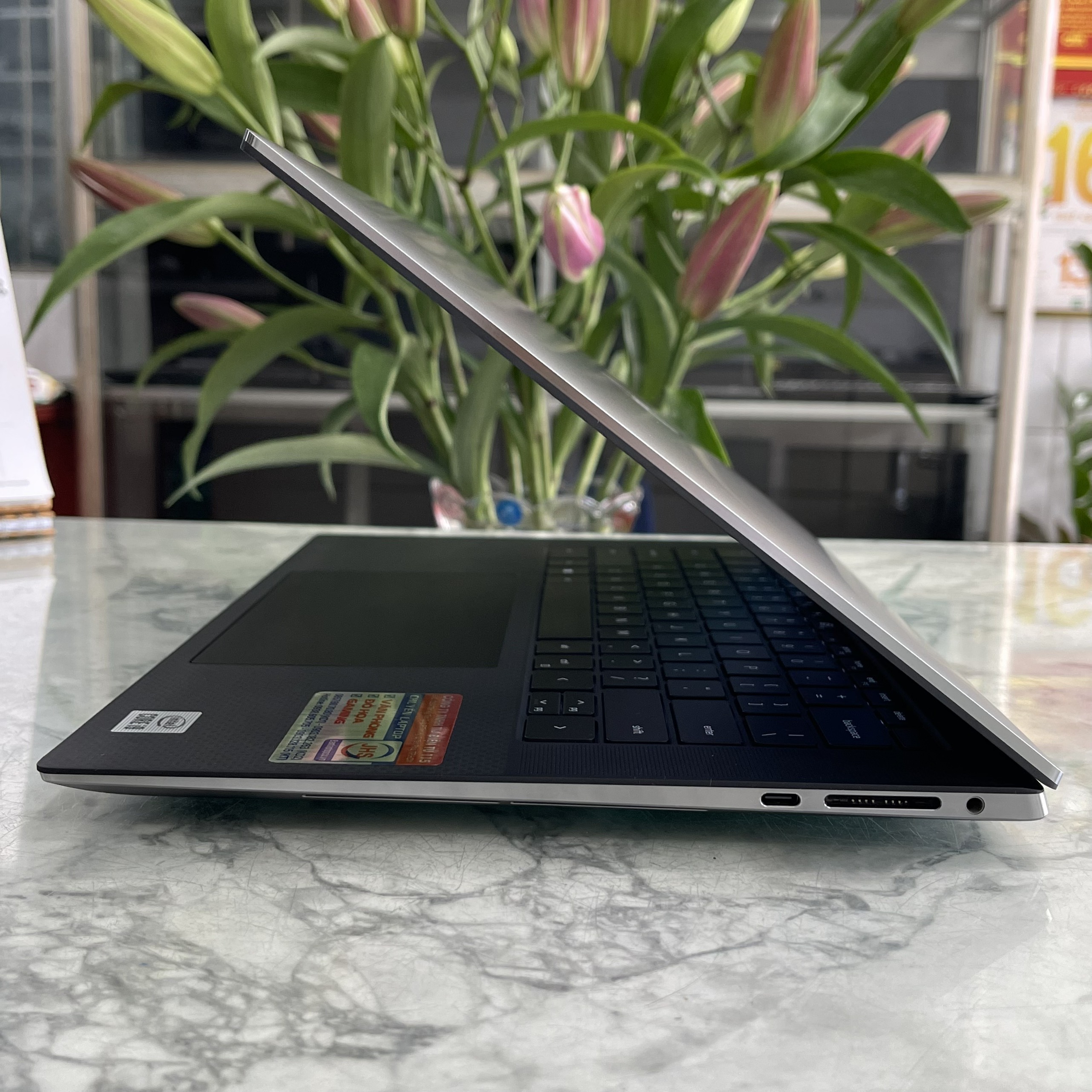 Dell Precision 5550 Core I9-10885H Ram 32Gb Ssd 1.000Gb VGA rời T2000 Màn hình 15.6 Inch UltraSharp 4K Touchcreen