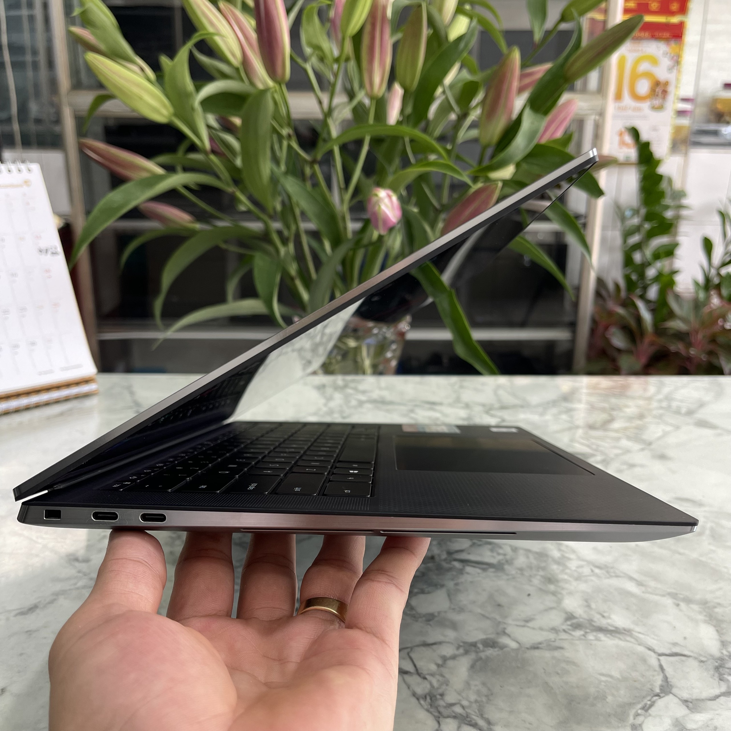 Dell Precision 5550 Core I9-10885H Ram 32Gb Ssd 1.000Gb VGA rời T2000 Màn hình 15.6 Inch UltraSharp 4K Touchcreen
