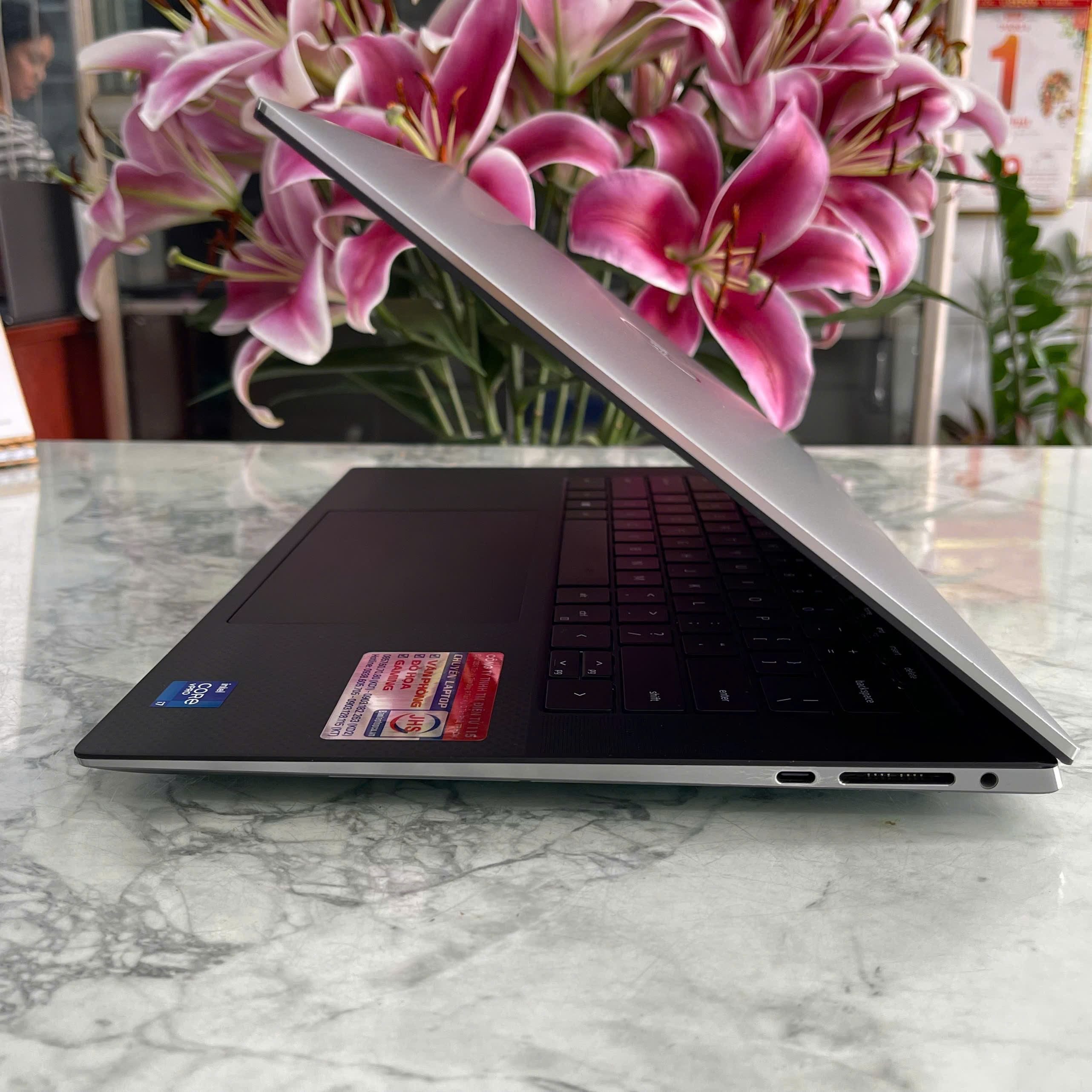 Dell Precision 5560 ( CHUYÊN ĐỒ HỌA GIÁ RẺ )  Core I7-11850H Ram 32Gb Ssd 512Gb NVIDIA T1200 4GB Màn Hình 15.6 Inch FHD+ IPS