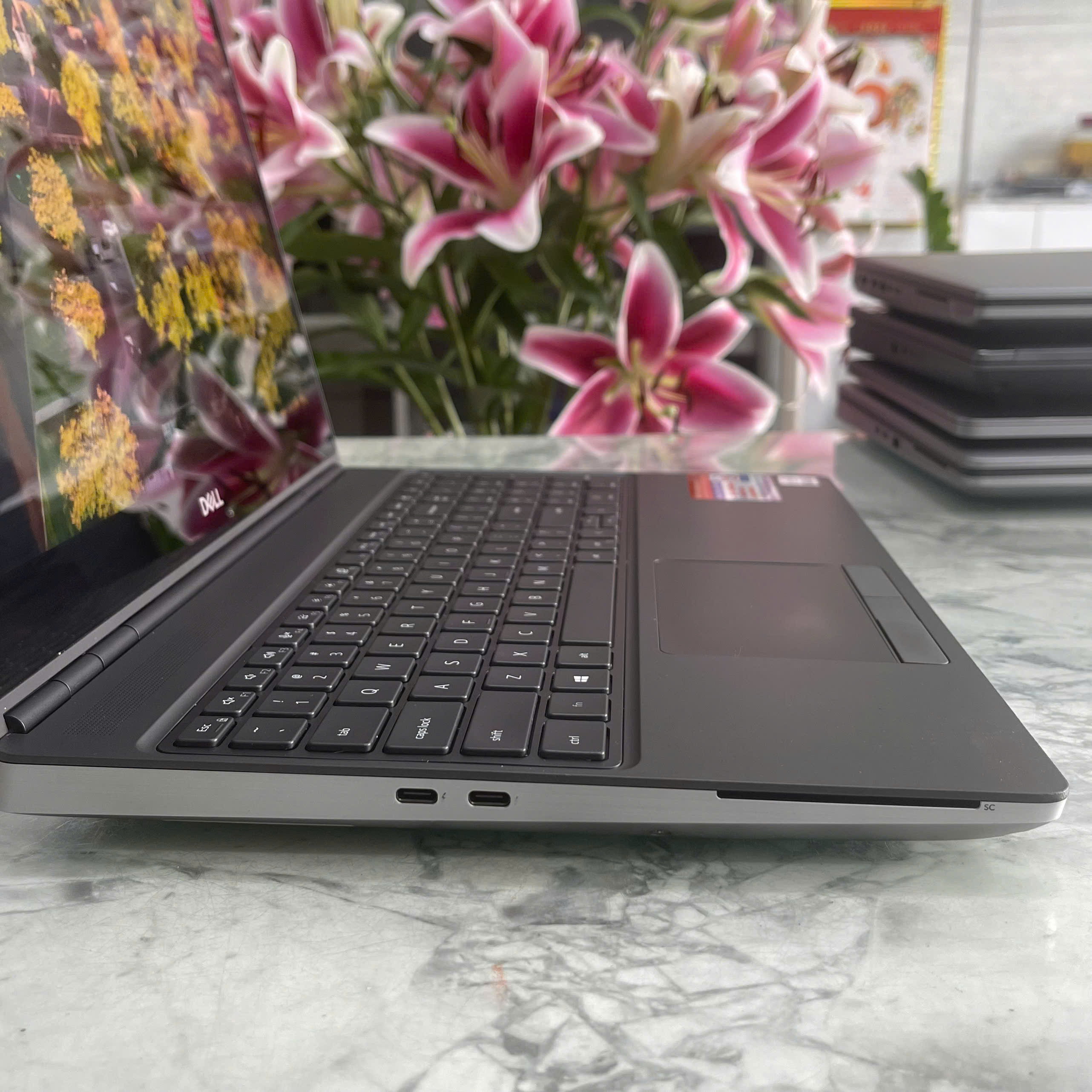 Dell Precision 7550 Core I7-10850H Ram 32Gb Ssd 1.000Gb Nvidia Quadro T2000 4GB GDDR6 Màn Hình 15.6 Inch FHD IPS