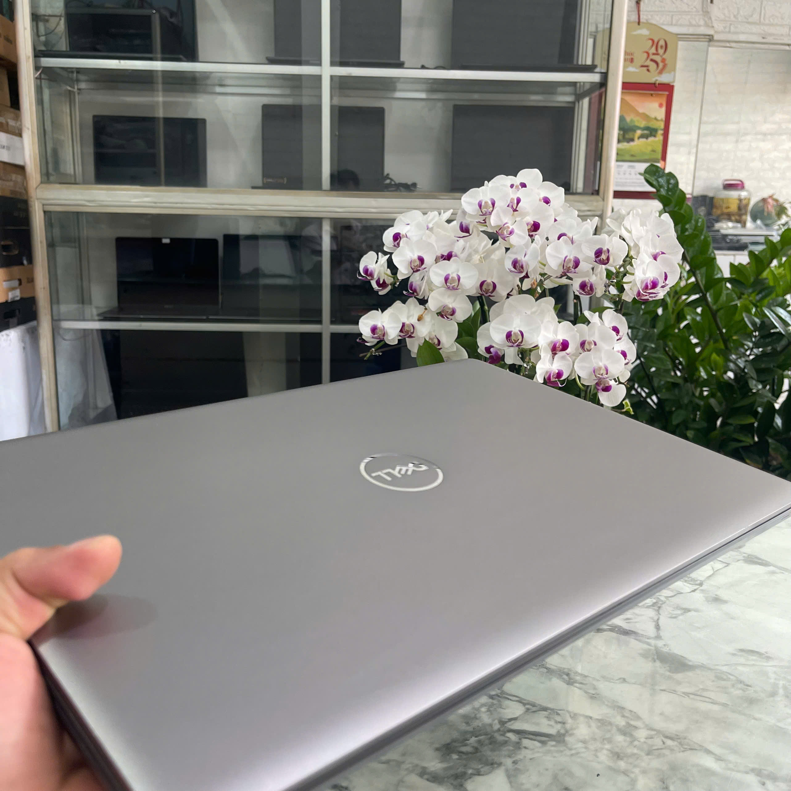 Dell Precision 7560 Xeon W-11855M RAM 32GB SSD 512GB VGA Quadro T1200 MÀN : 15.6 Inch FHD IPS