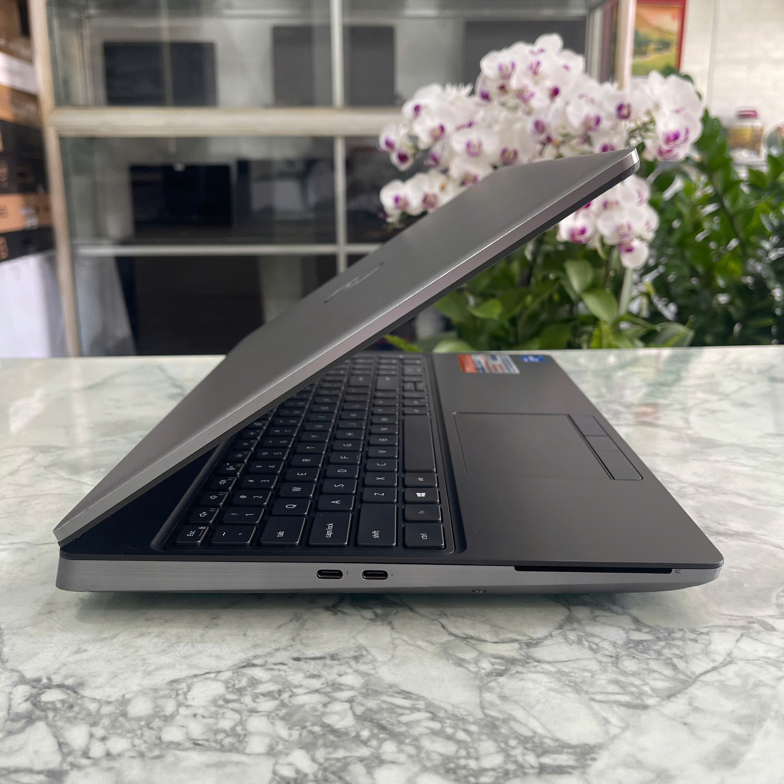 Dell Precision 7560 Xeon W-11855M RAM 32GB SSD 512GB VGA Quadro T1200 MÀN : 15.6 Inch FHD IPS