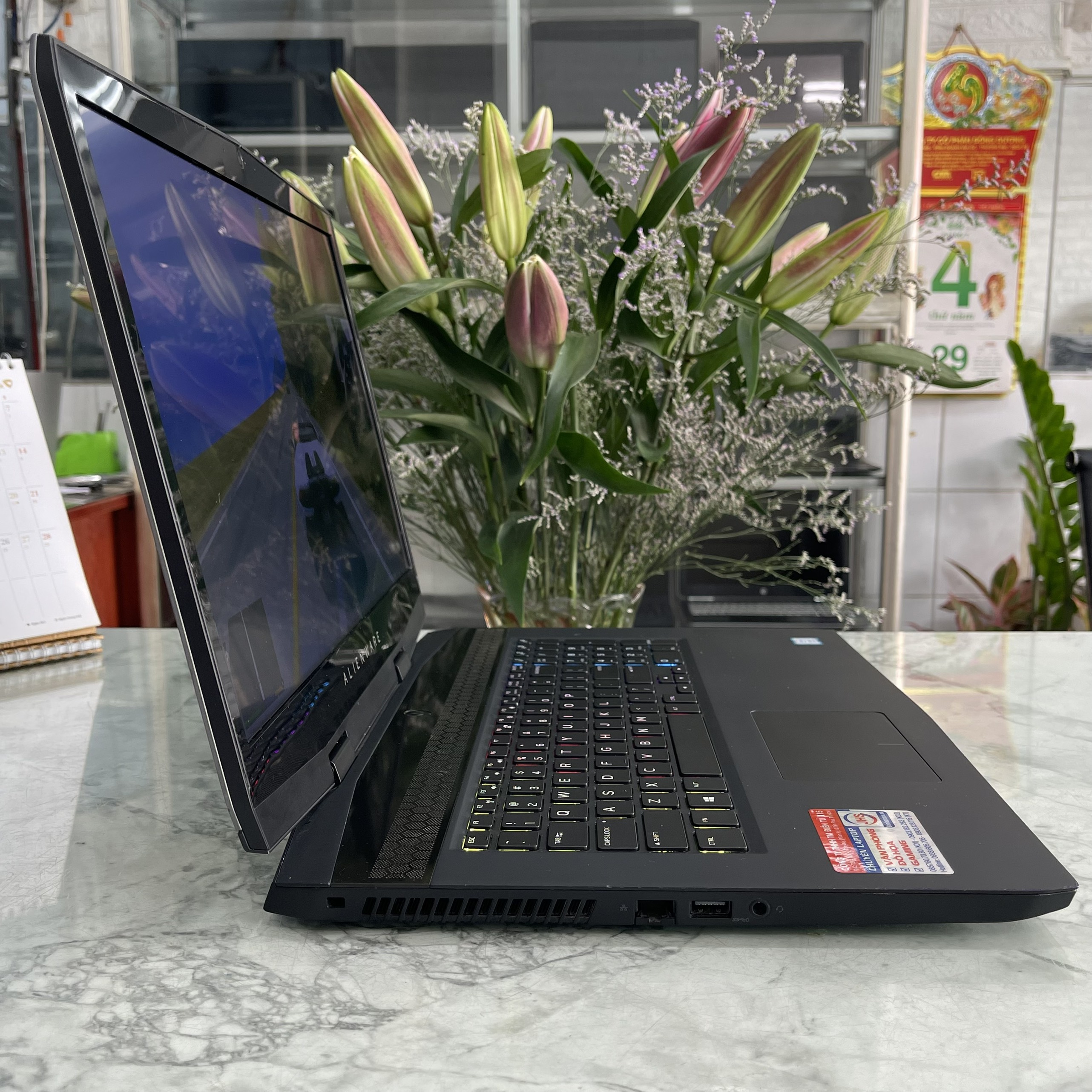 GAMING TUYỆT ĐỈNH : Dell Alienware M17 P37E 