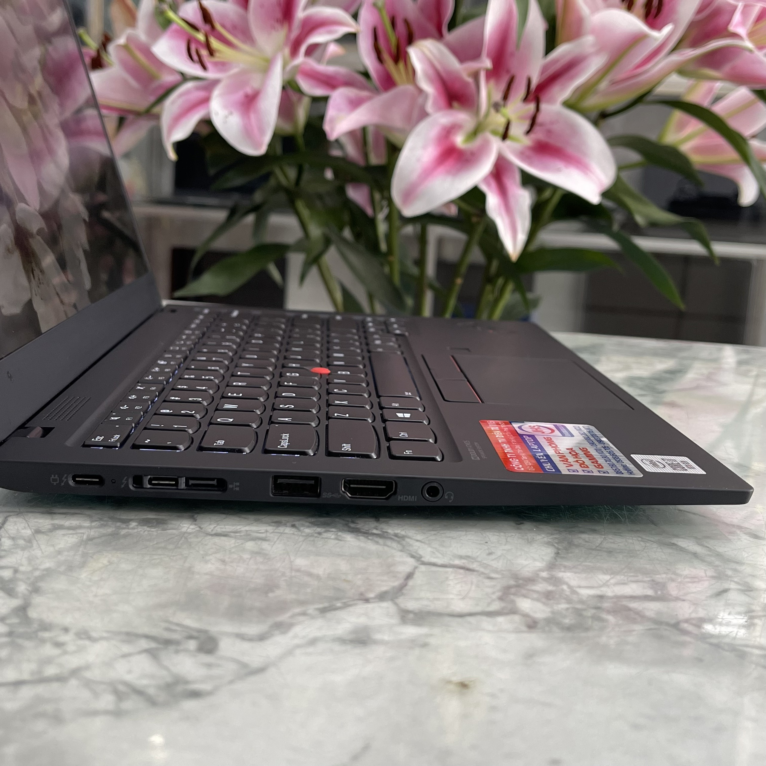 Lenovo ThinkPad X1 Carbon Gen 8 Core I7-10610U Ram 16Gb Ssd 512Gb Màn Hình 14.0 Inch 2K