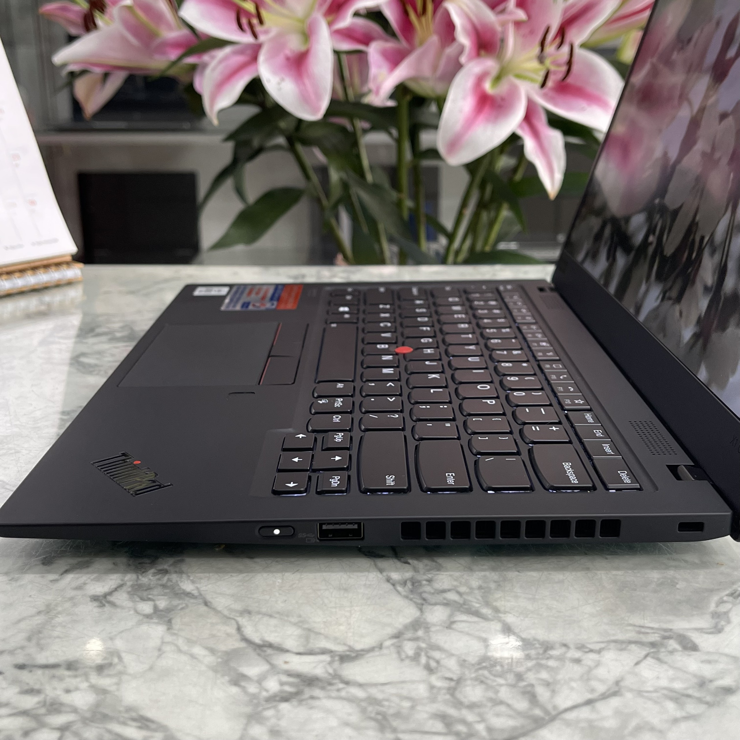 Lenovo ThinkPad X1 Carbon Gen 8 Core I7-10610U Ram 16Gb Ssd 512Gb Màn Hình 14.0 Inch 2K