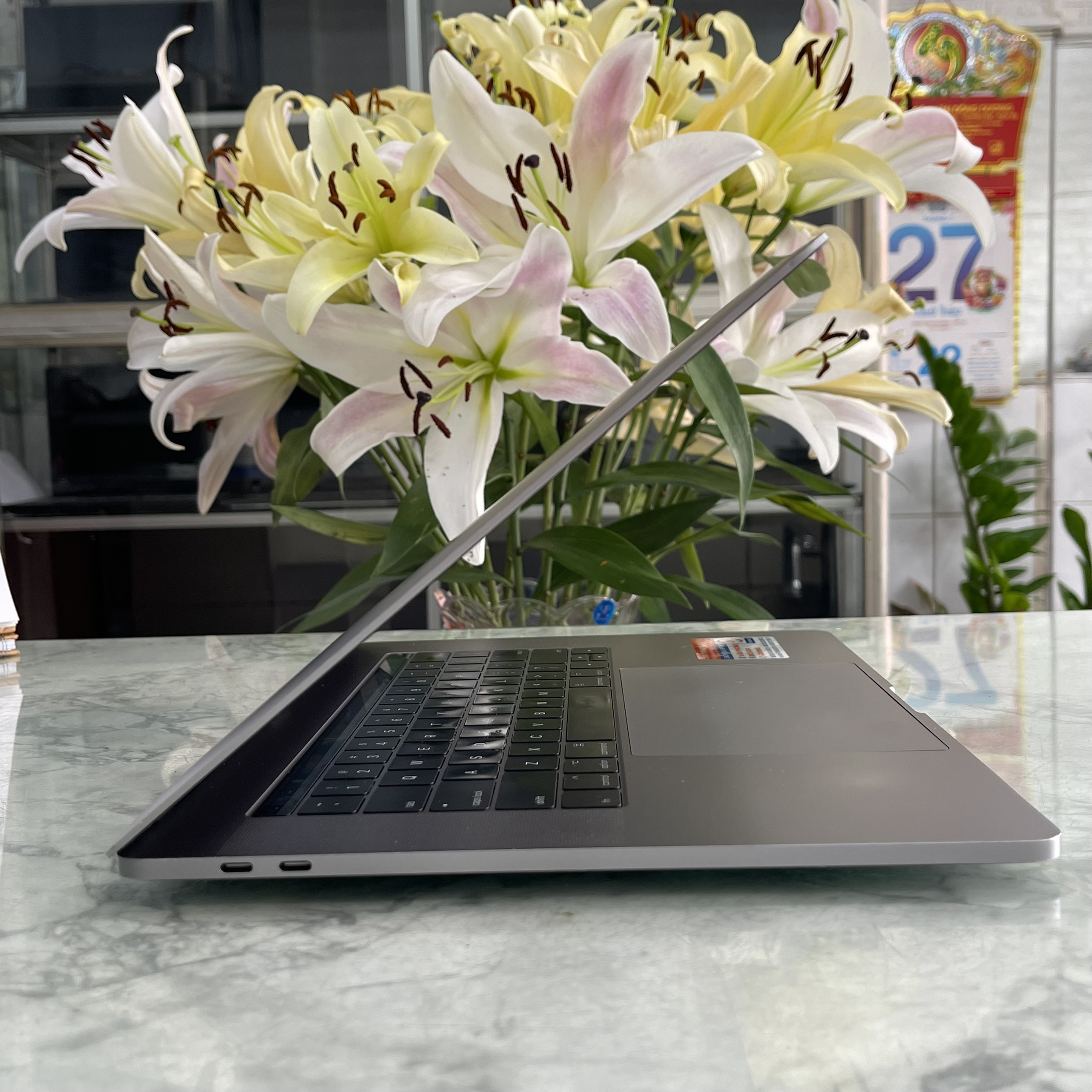 MacBook Pro 15 2017 Gray Core I7 2.6Ghz_16GB_1.000GB Radeon Pro 450 2GB - Like New 99%