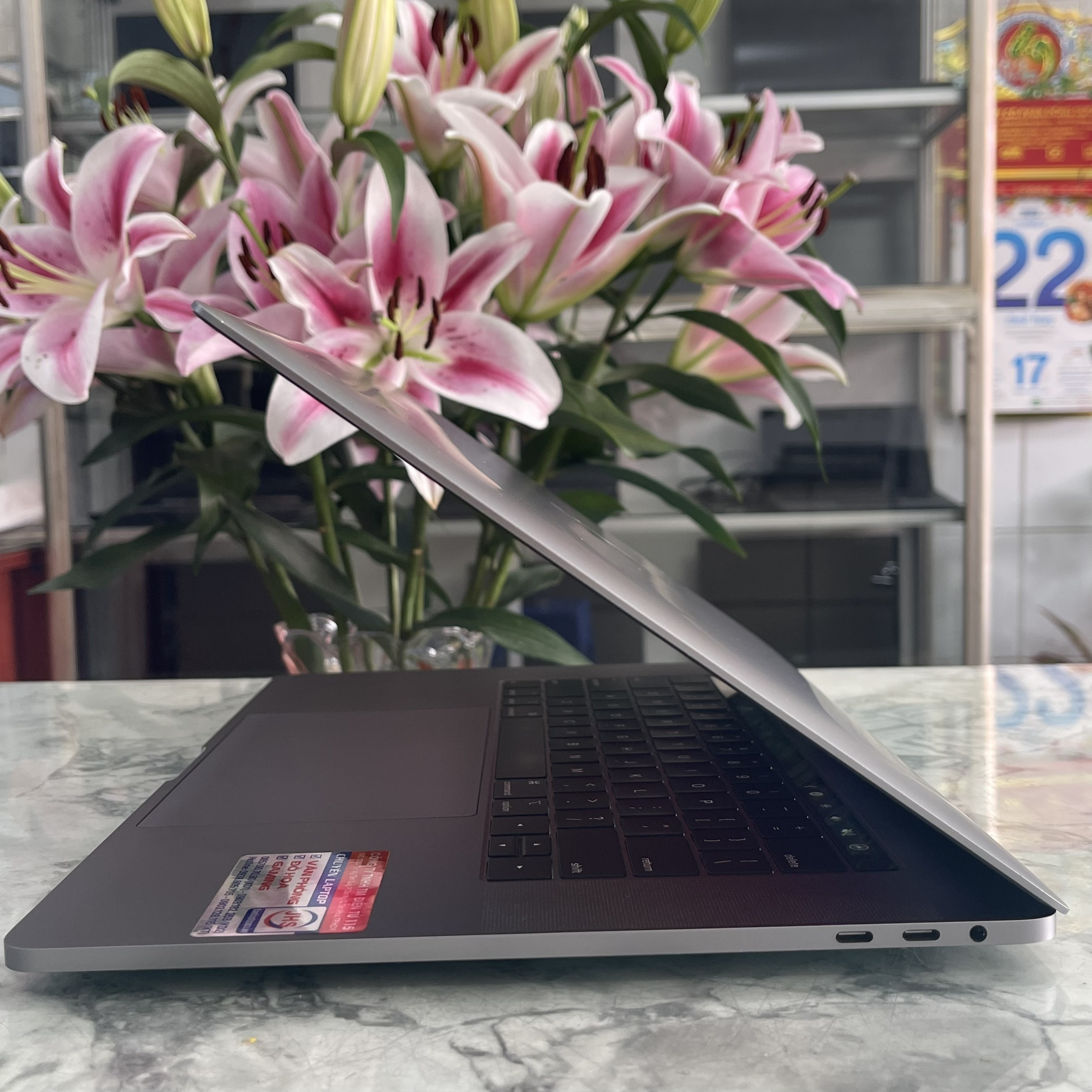 Macbook Pro 15 2019 Core I9  AMD PRO 560X 4GB, Ram 32GB  SSD 512GB 