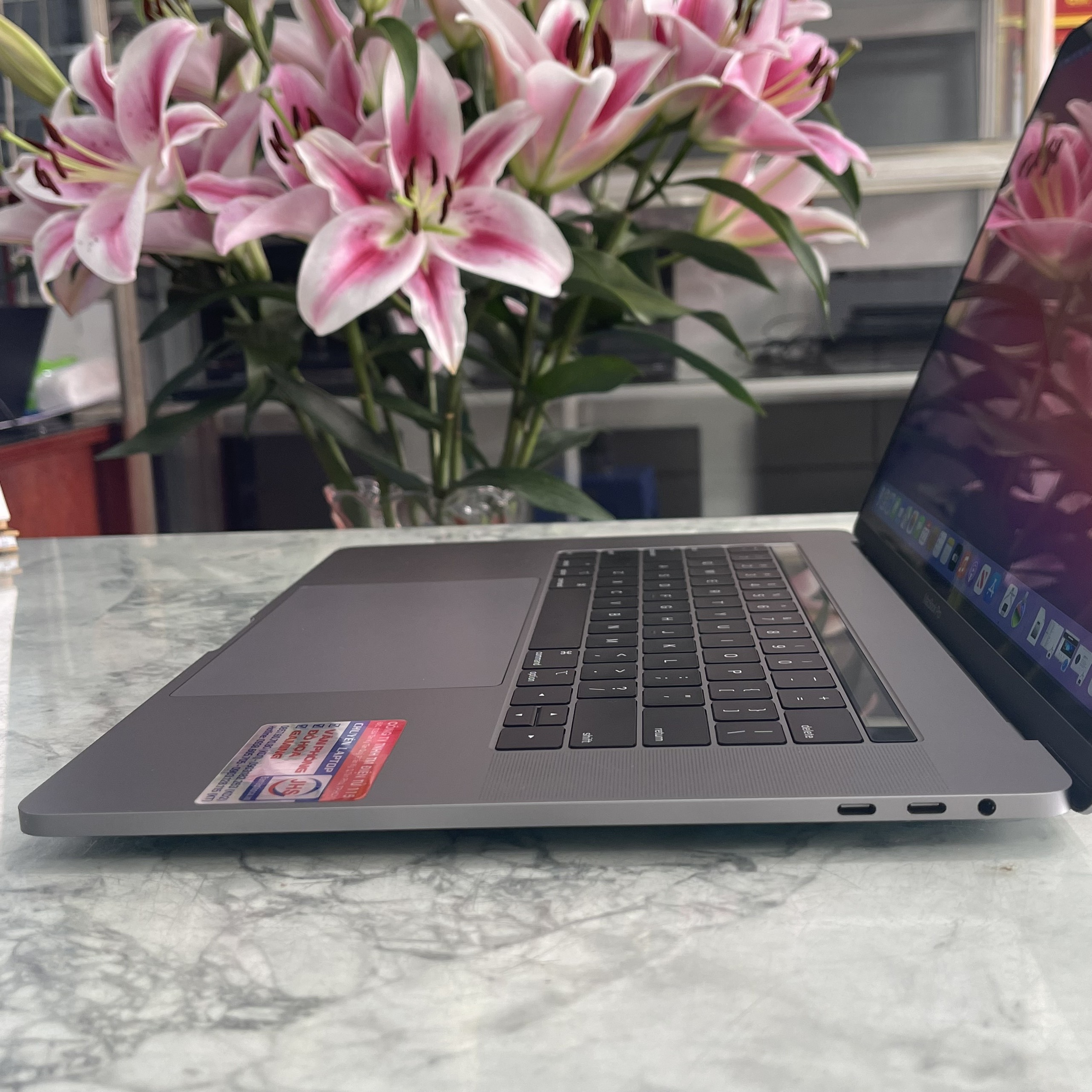 Macbook Pro 15 2019 Core I9  AMD PRO 560X 4GB, Ram 32GB  SSD 512GB 