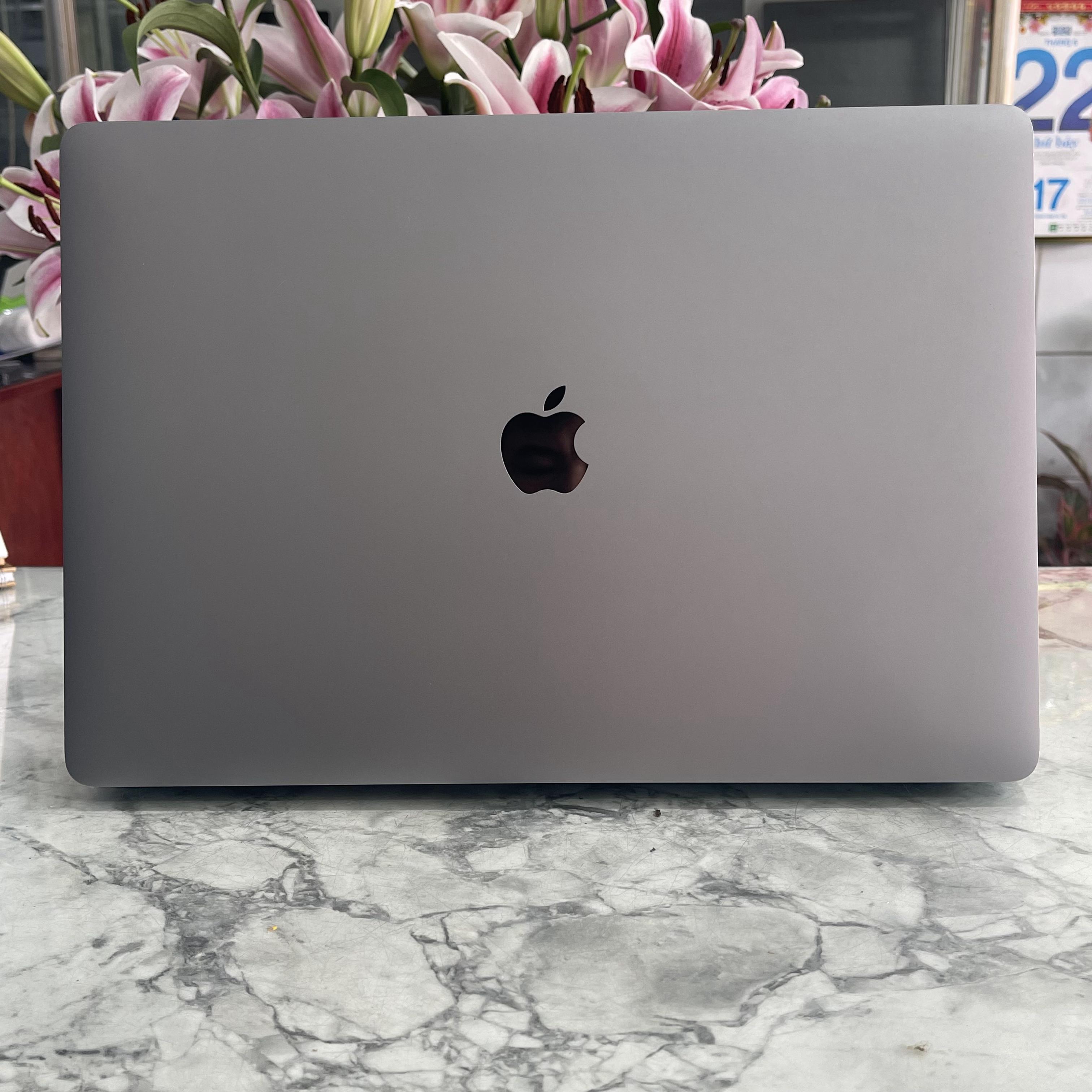 MacBook Pro 2019-16inch  Core i9 RAM 16GB SSD 1.000 GB Radeon Pro 5500M 4GB Touch Bar - Gray