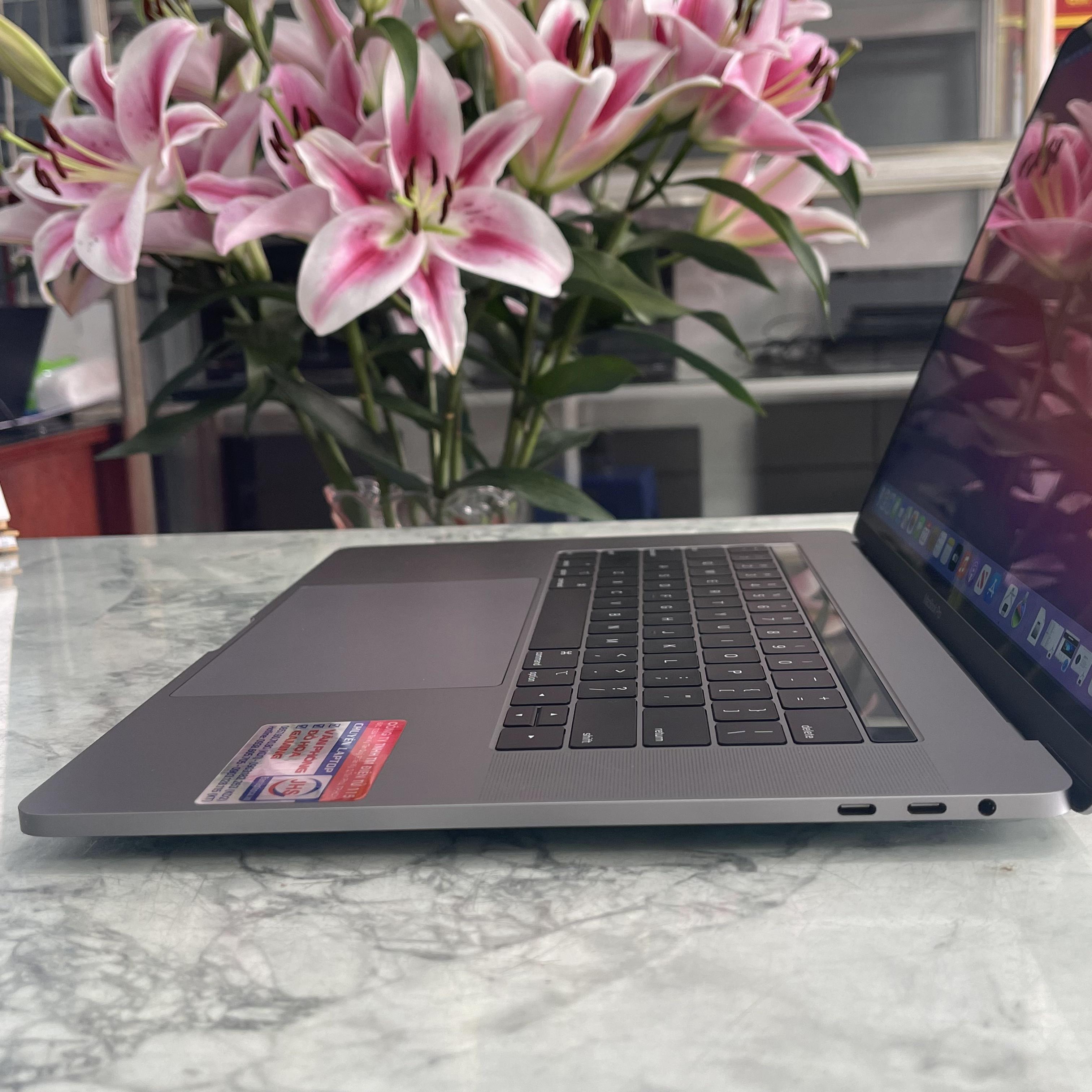 MacBook Pro 2019-16inch  Core i9 RAM 16GB SSD 1.000 GB Radeon Pro 5500M 4GB Touch Bar - Gray