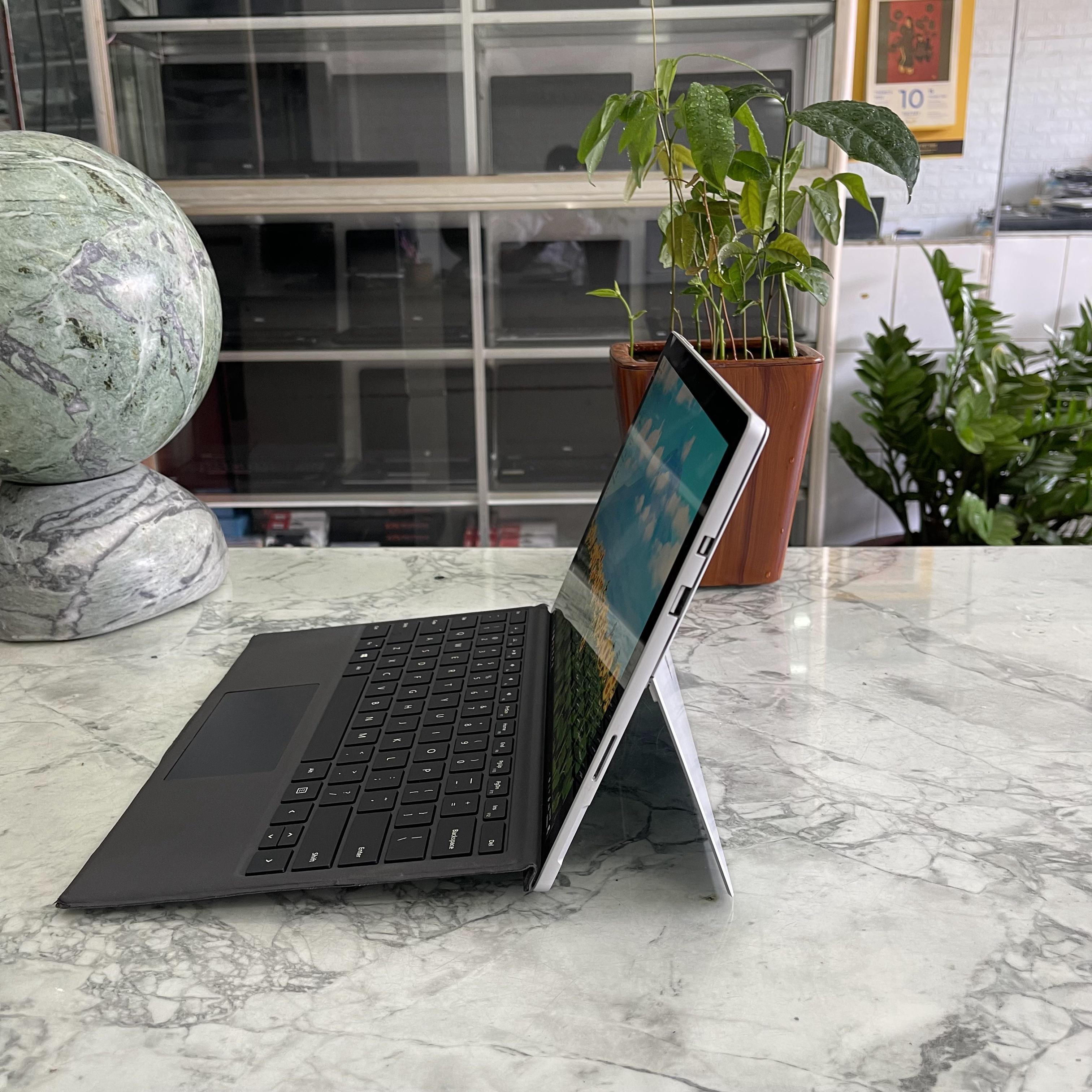 Microsoft Surface Pro 5 Core I5-7300U Ram 8gb Ssd 256gb Màn Hình 12.3'' Inch 3K Touch ,Tặng Phím