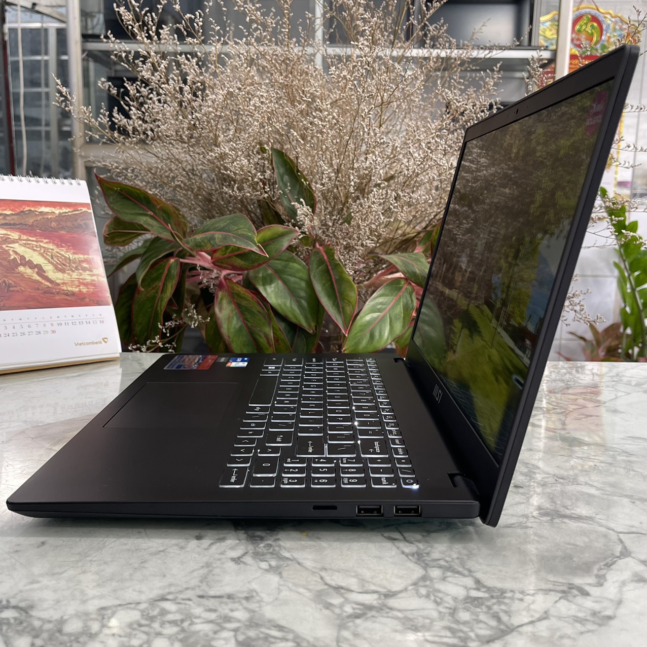 MSI Modern 15 B12MO-628VN (Máy Like New-BẢO HÀNH HÃNG) Core I5-1235U Ram 16Gb Ssd 512Gb Màn Hình 15.6 Inch Fhd IPS 